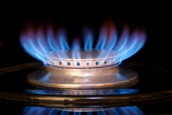 Guvernul amână creşterea preţului la gazele furnizate populaţiei cu 3% de la 1 octombrie